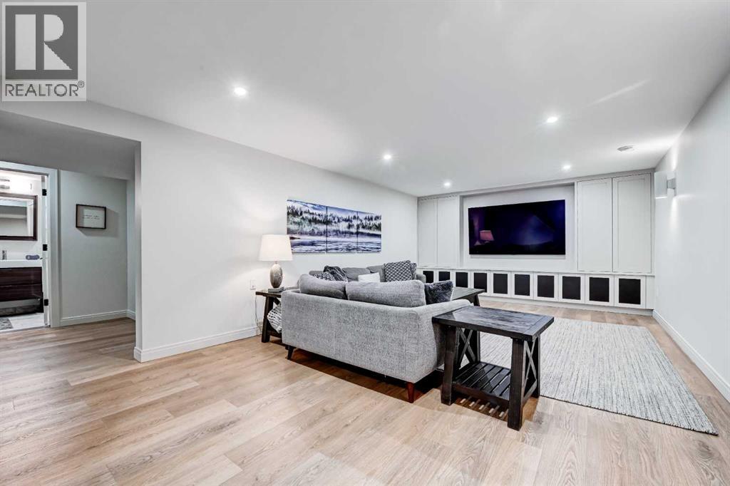 6755 Livingstone Drive Sw, Calgary, Alberta  T3E 6J2 - Photo 31 - A2296083