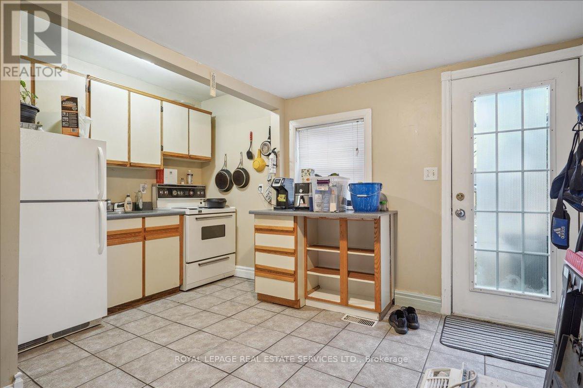 27 George Street, St. Catharines, Ontario  L2R 5N3 - Photo 9 - X12934372