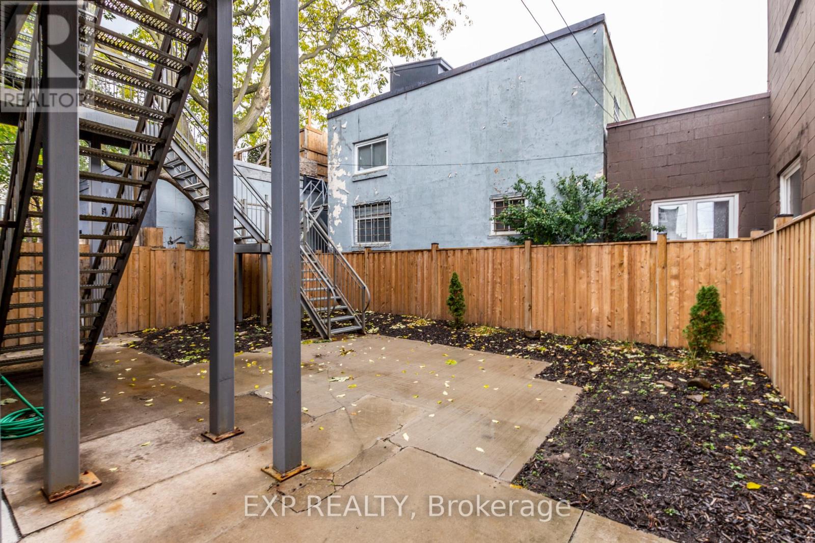 2 - 144 Wellington Street N, Hamilton (Landsdale), Ontario  L8R 1N3 - Photo 2 - X12934376