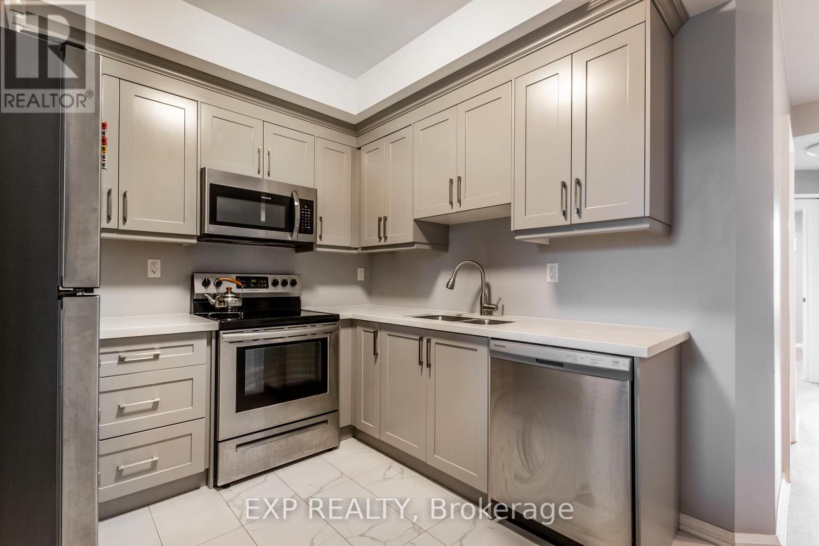 2 - 144 Wellington Street N, Hamilton (Landsdale), Ontario  L8R 1N3 - Photo 6 - X12934376