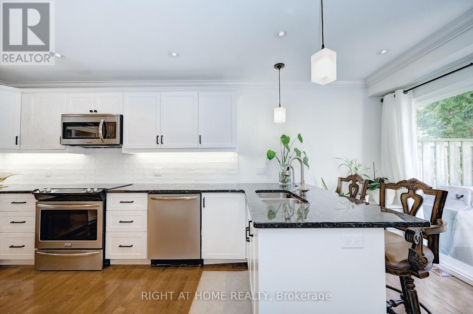 10 - 524 Beechwood Drive, Waterloo, Ontario  N2T 2G9 - Photo 14 - X12934384