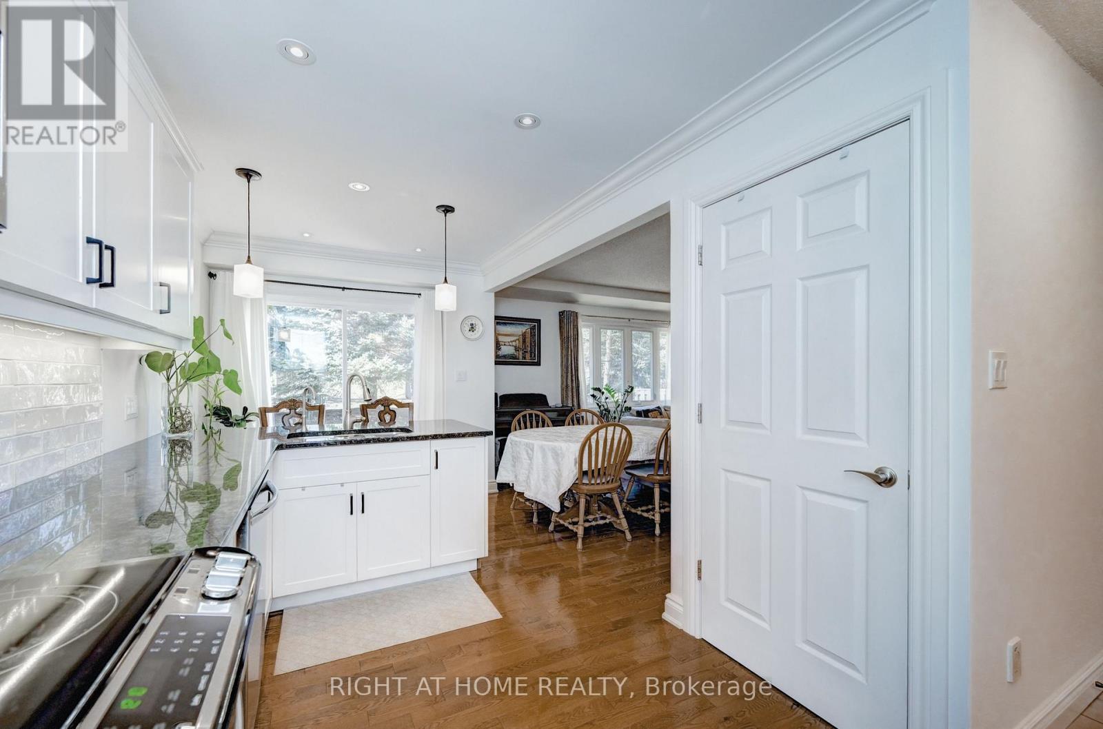 10 - 524 Beechwood Drive, Waterloo, Ontario  N2T 2G9 - Photo 17 - X12934384