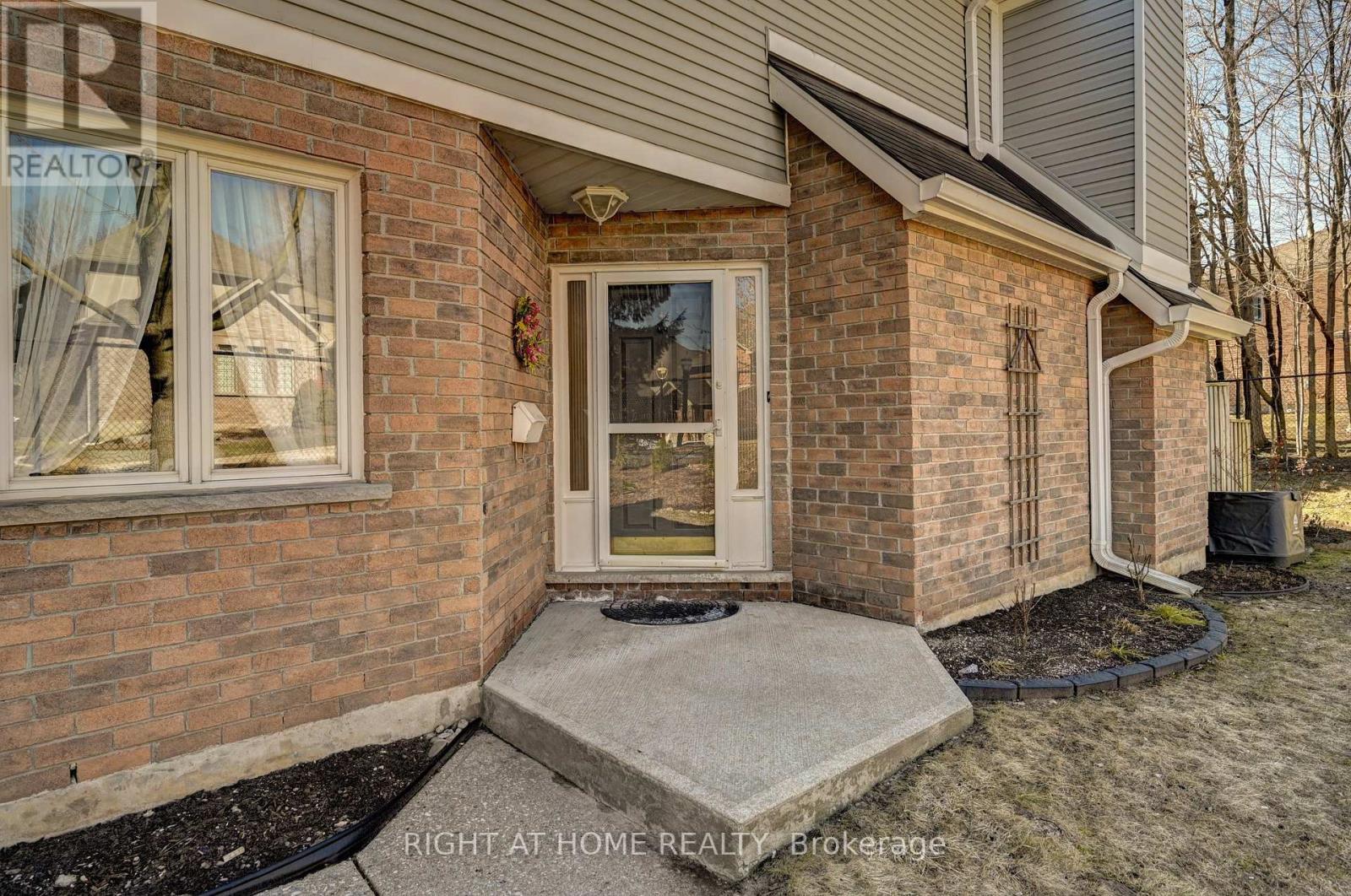 10 - 524 Beechwood Drive, Waterloo, Ontario  N2T 2G9 - Photo 3 - X12934384