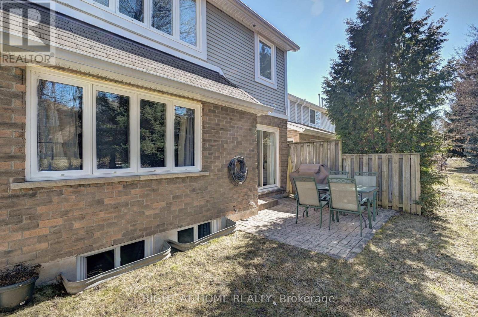 10 - 524 Beechwood Drive, Waterloo, Ontario  N2T 2G9 - Photo 49 - X12934384