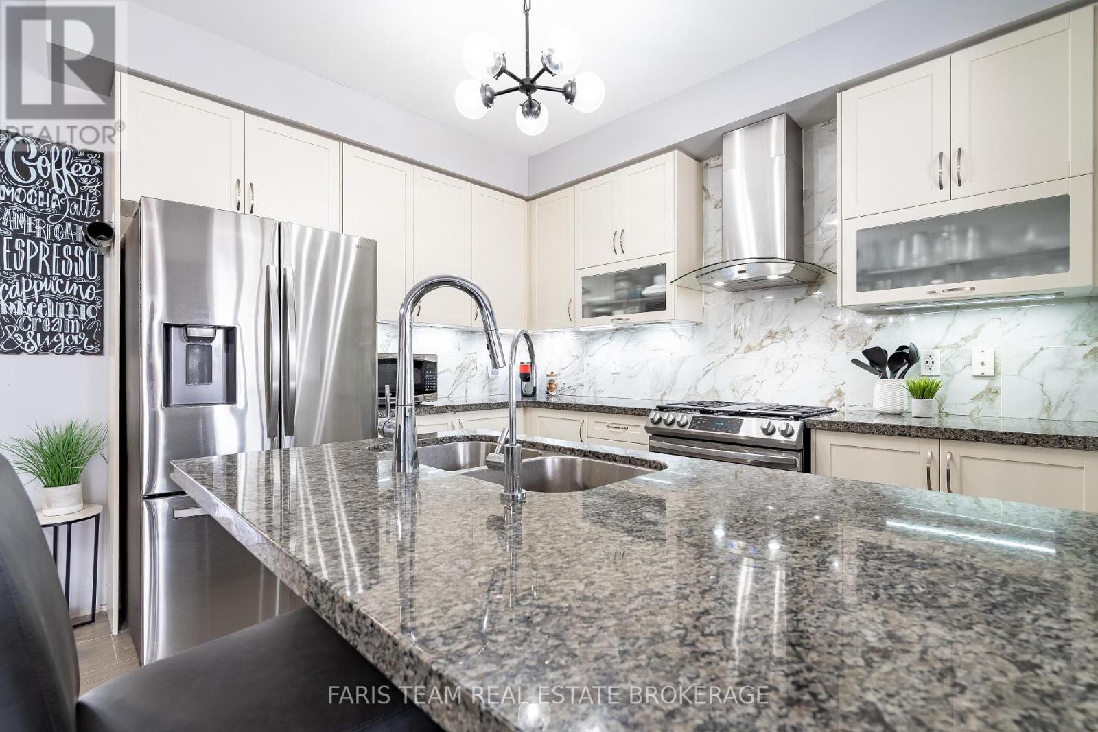 461 Greenwood Drive, Essa, Ontario  L3W 0R4 - Photo 7 - N12922604