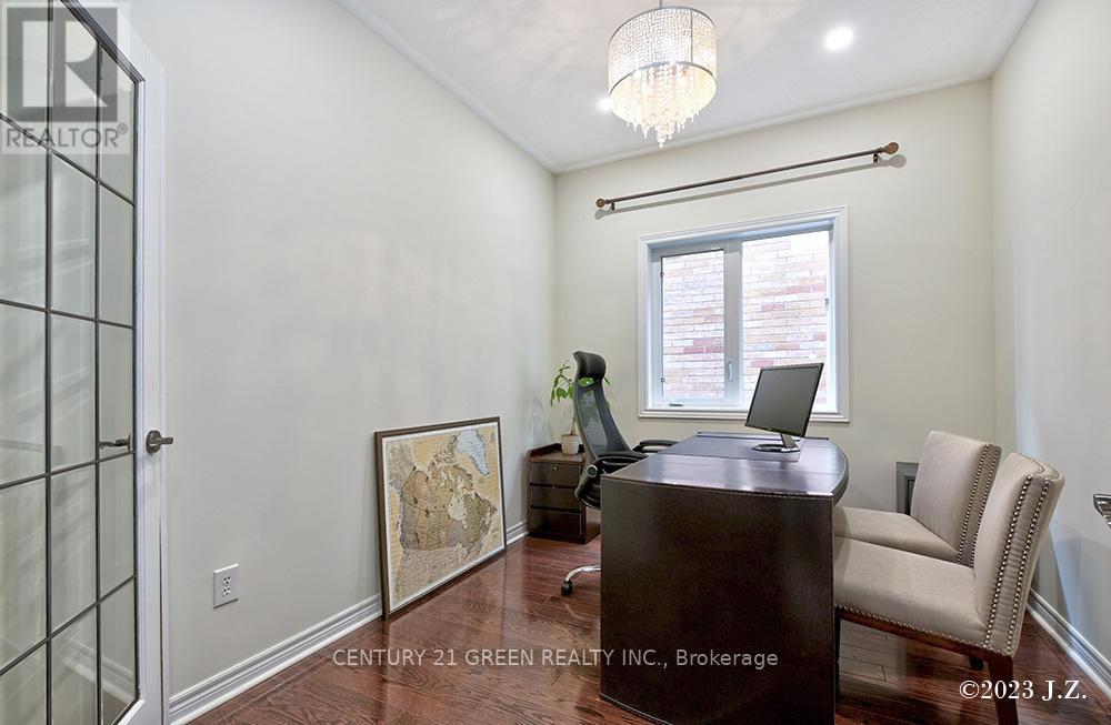 5384 Valhalla Crescent, Mississauga, Ontario  L5M 0K4 - Photo 6 - W12921340