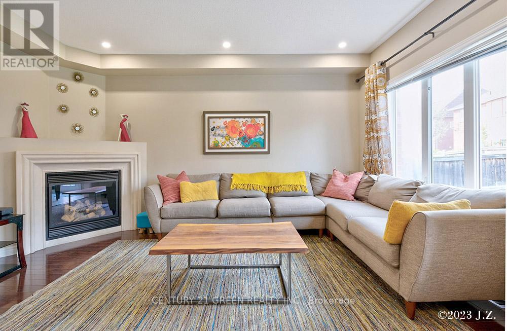 5384 Valhalla Crescent, Mississauga, Ontario  L5M 0K4 - Photo 4 - W12921340