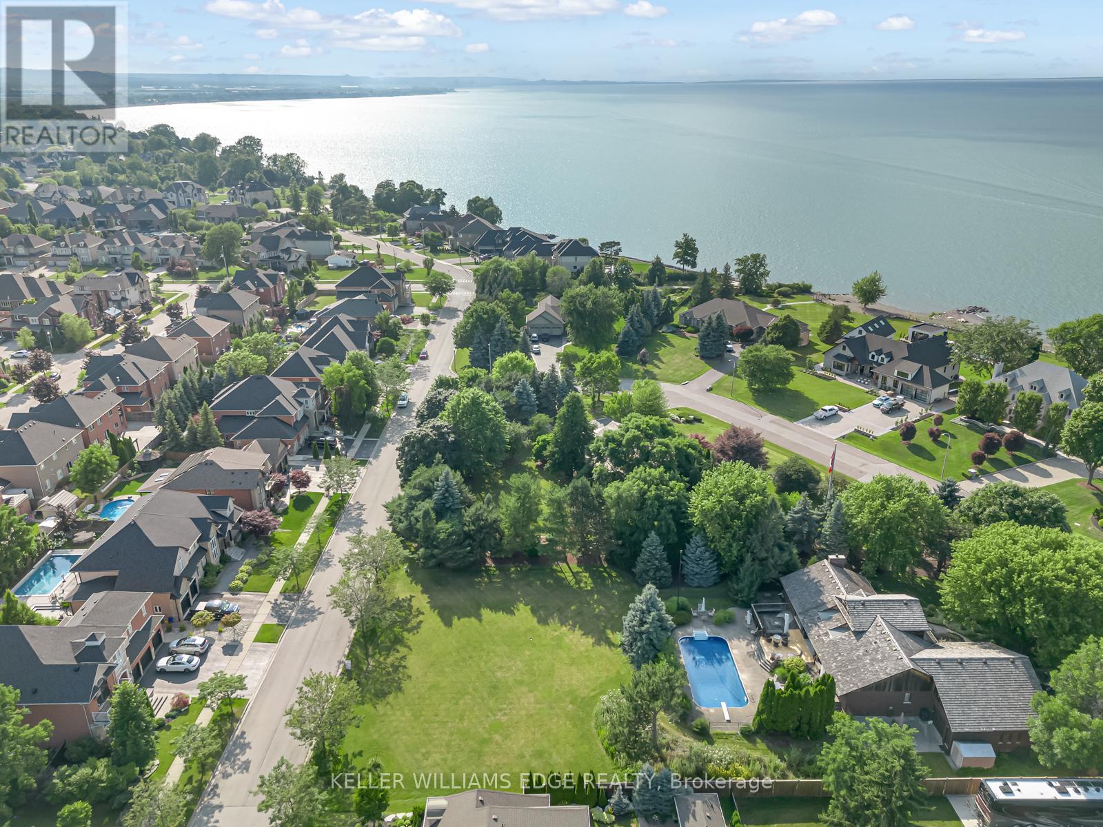 8 LOCHSIDE DRIVE, Hamilton, Ontario