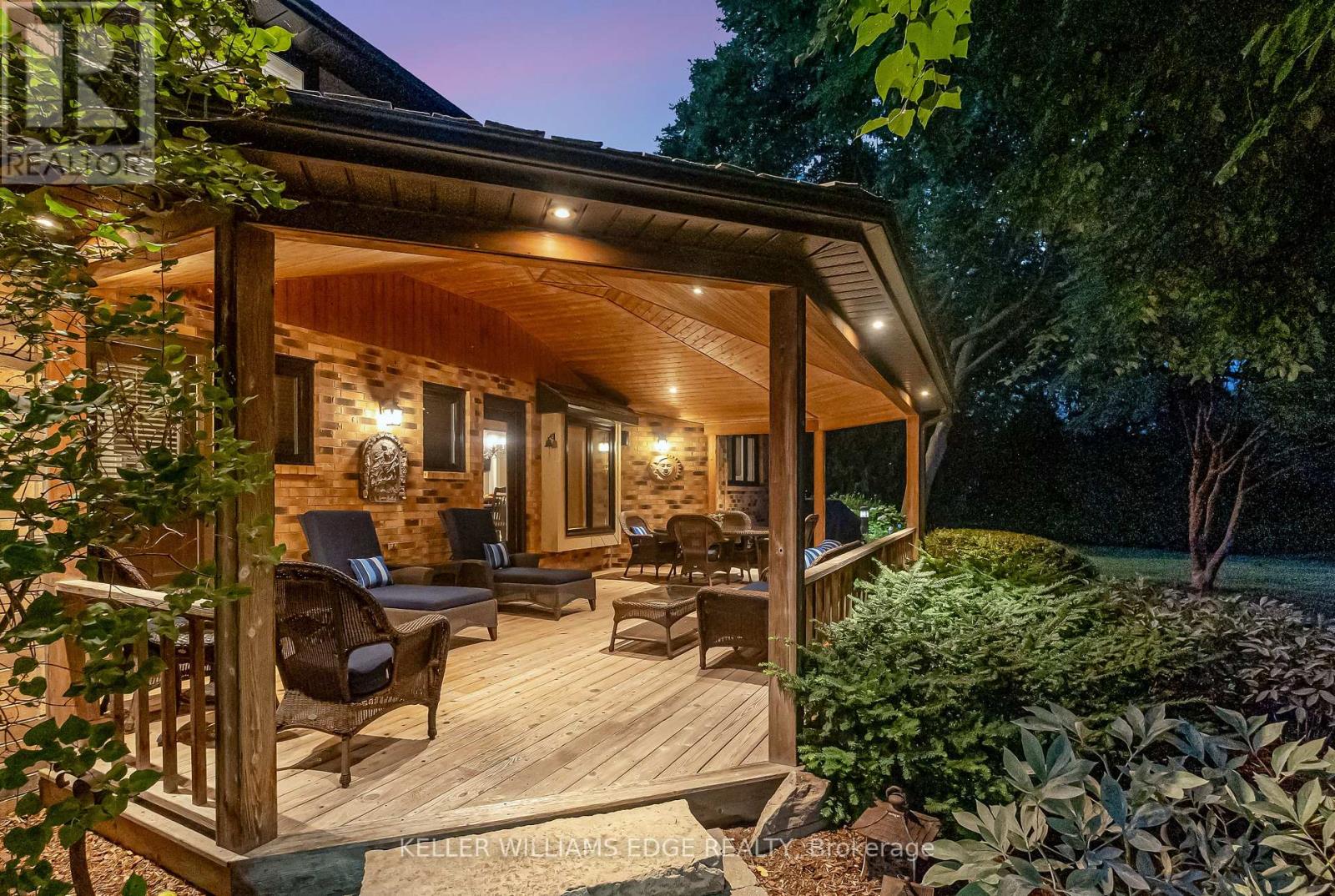 8 Lochside Drive, Hamilton, Ontario  L8E 5T6 - Photo 9 - X12442158