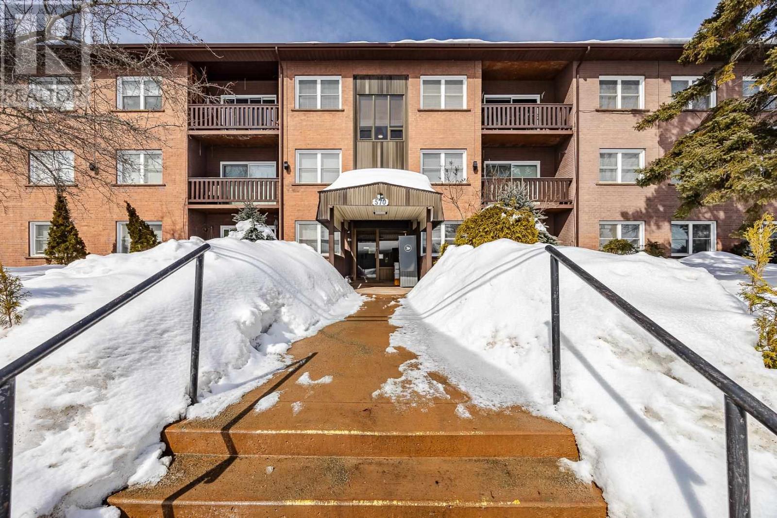 570 Macdonald Ave # 202, Sault Ste. Marie, Ontario  P6B 1J3 - Photo 2 - SM260534