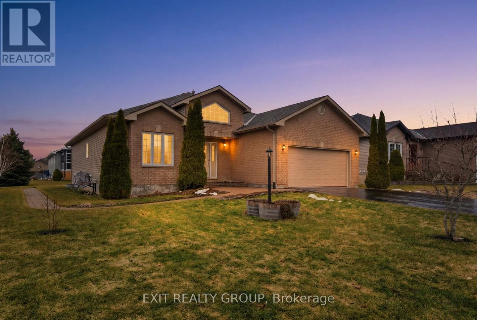 68 MAPLEHURST CRESCENT, Prince Edward County, Ontario