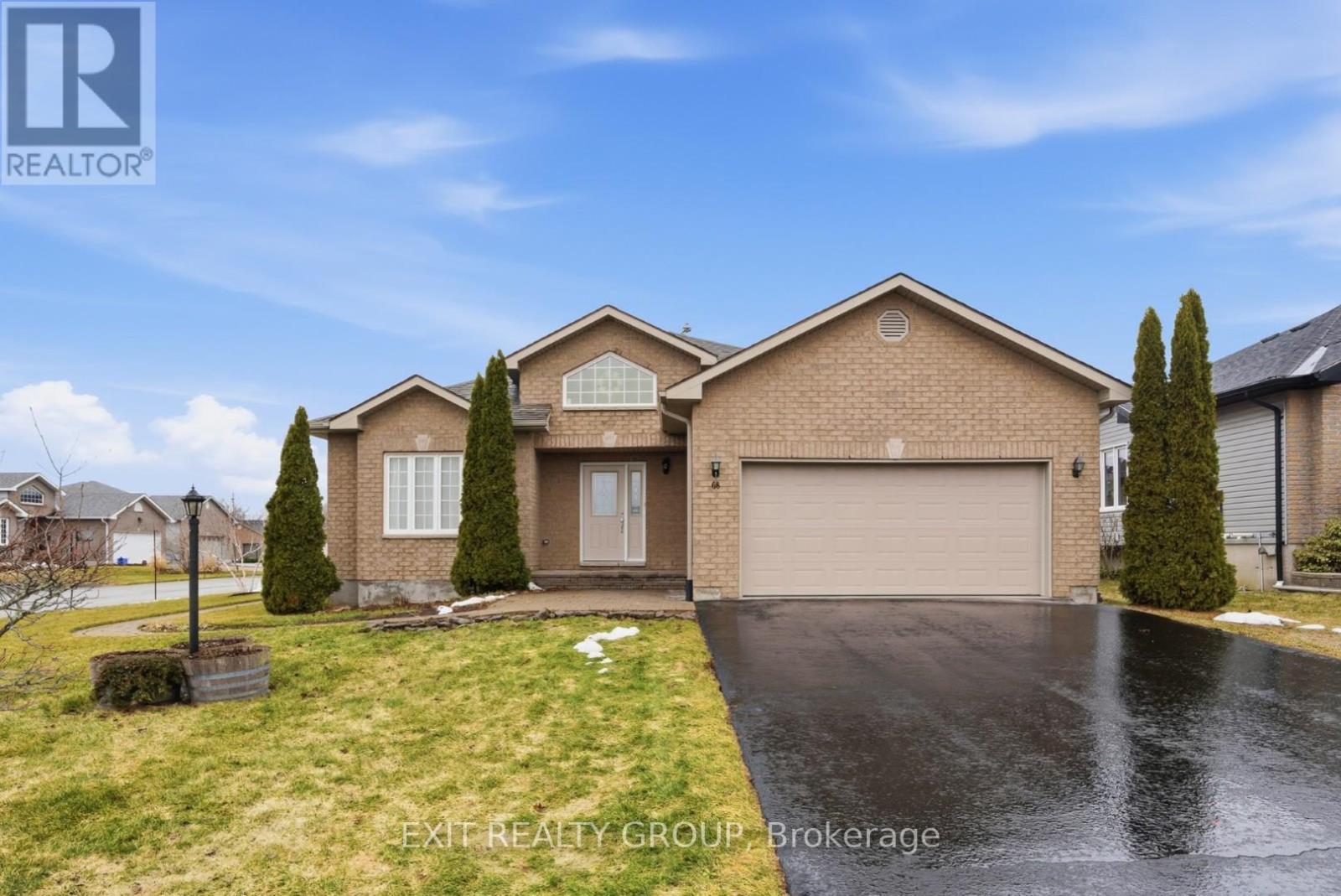 68 Maplehurst Crescent, Prince Edward County, Ontario  K0K 3L0 - Photo 2 - X12934690
