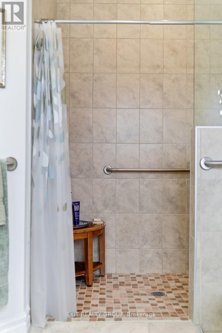 68 Maplehurst Crescent, Prince Edward County, Ontario  K0K 3L0 - Photo 34 - X12934690