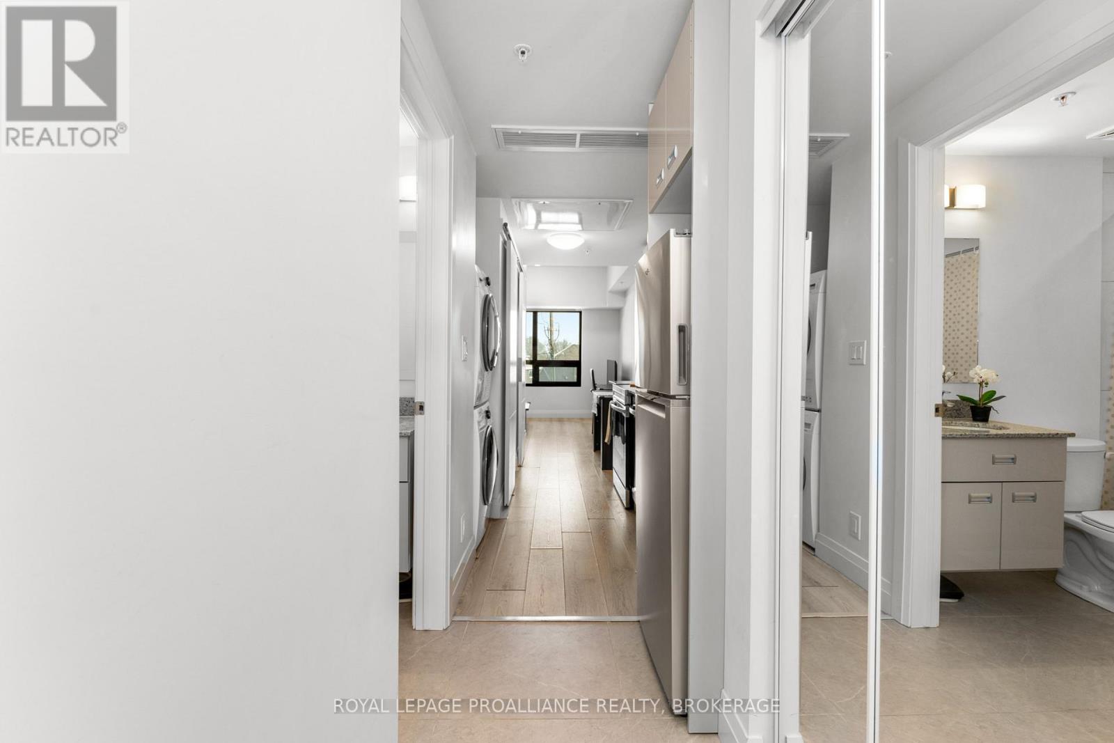 315 - 652 Princess Street, Kingston, Ontario K7L 1E5 - Photo 4 - X12934552