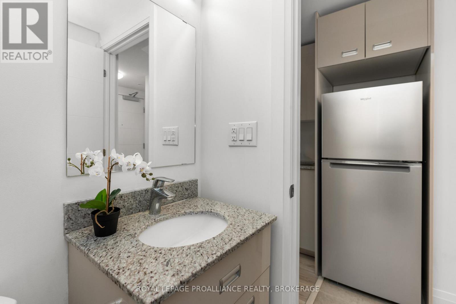 315 - 652 Princess Street, Kingston, Ontario K7L 1E5 - Photo 6 - X12934552