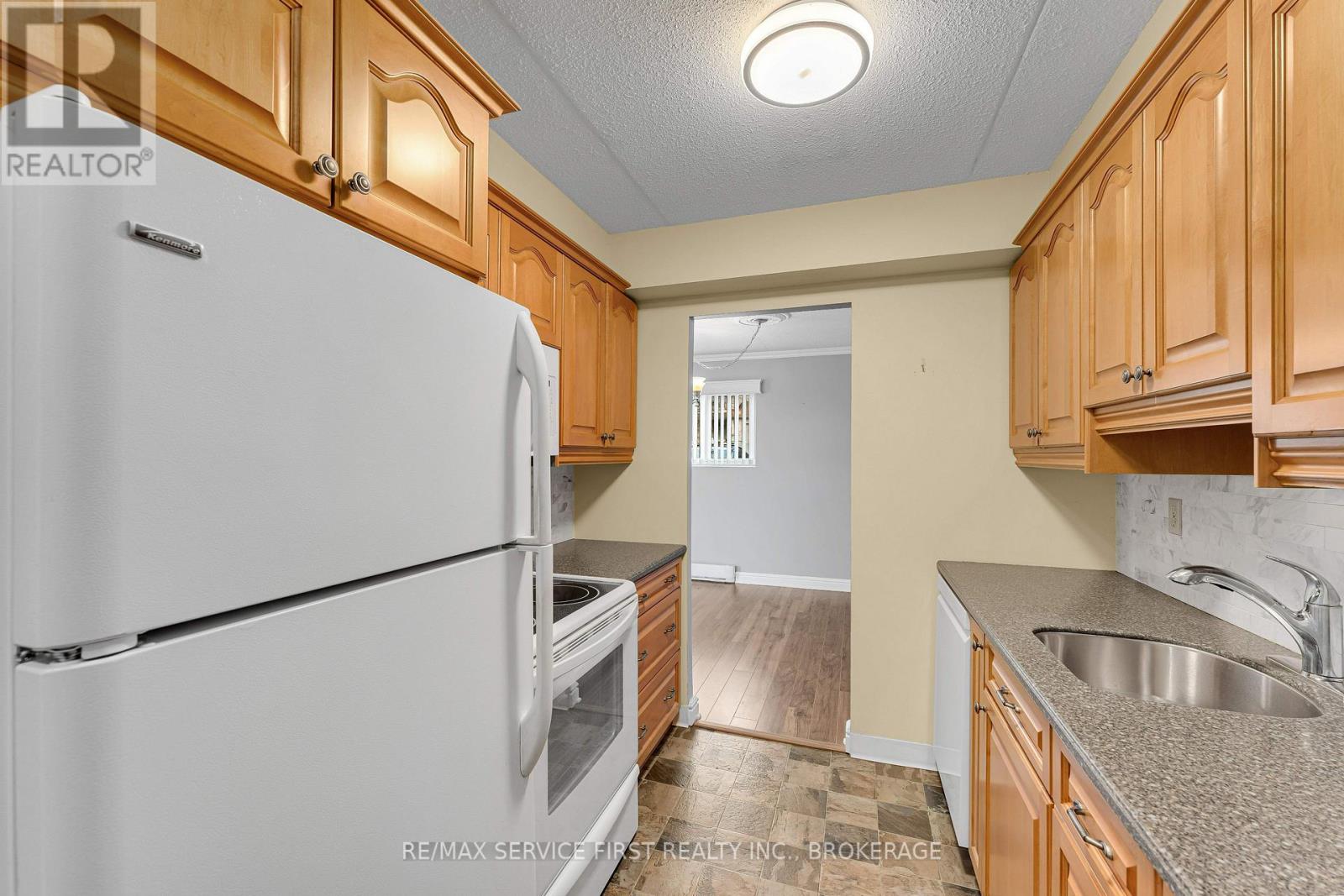 301 - 610 William Street S, Gananoque, Ontario  K7G 3A4 - Photo 12 - X12934688