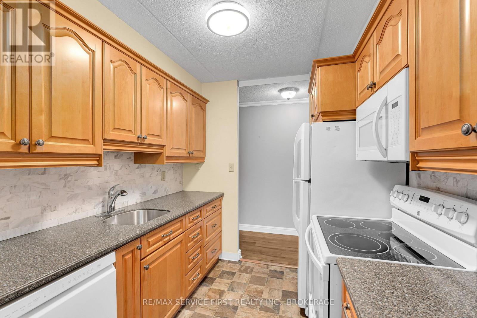 301 - 610 William Street S, Gananoque, Ontario  K7G 3A4 - Photo 13 - X12934688