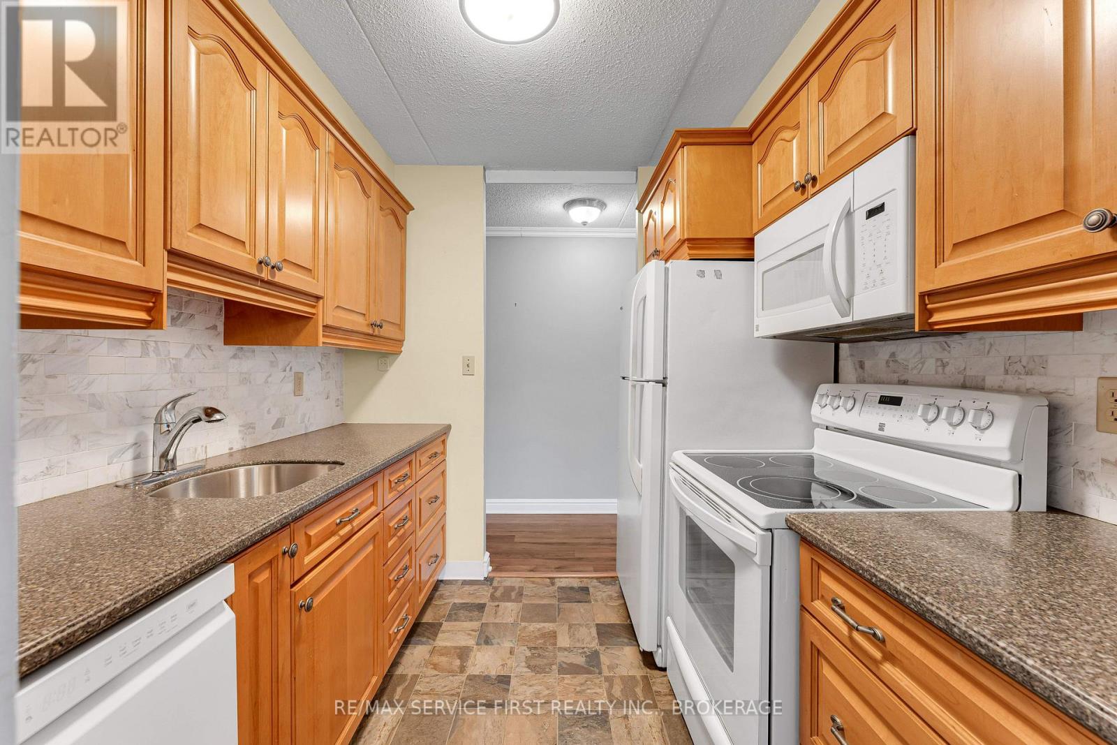 301 - 610 William Street S, Gananoque, Ontario  K7G 3A4 - Photo 14 - X12934688