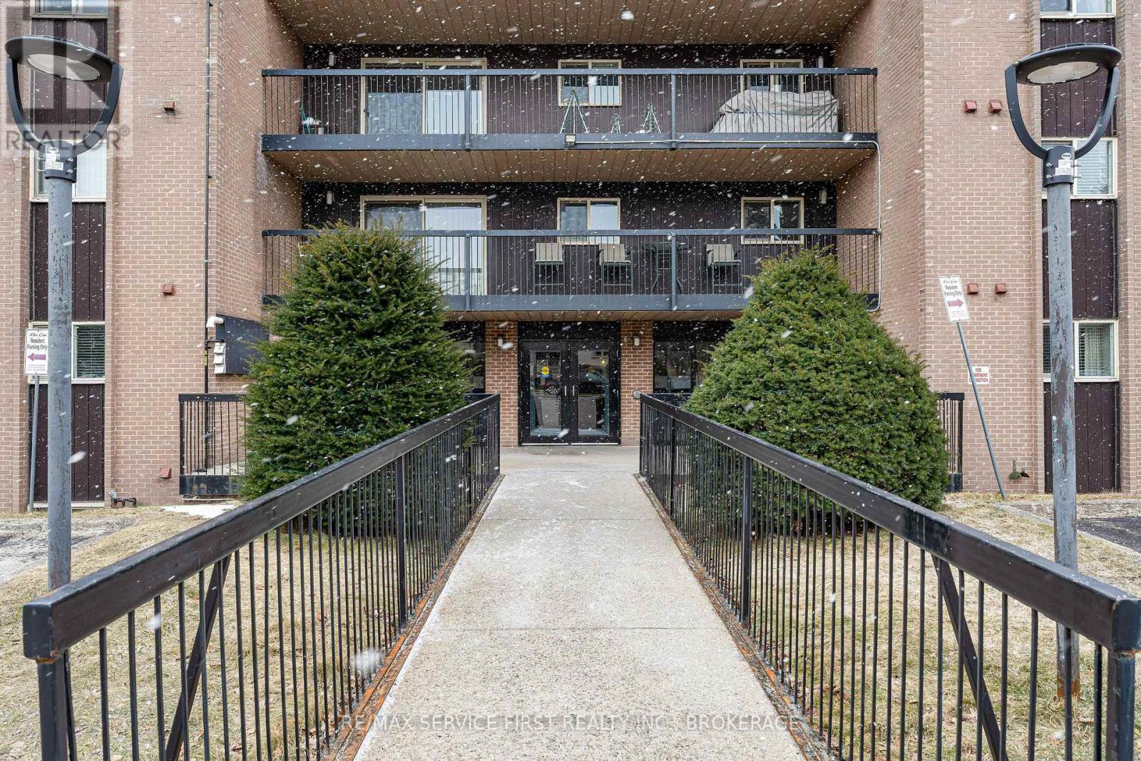 301 - 610 William Street S, Gananoque, Ontario  K7G 3A4 - Photo 2 - X12934688