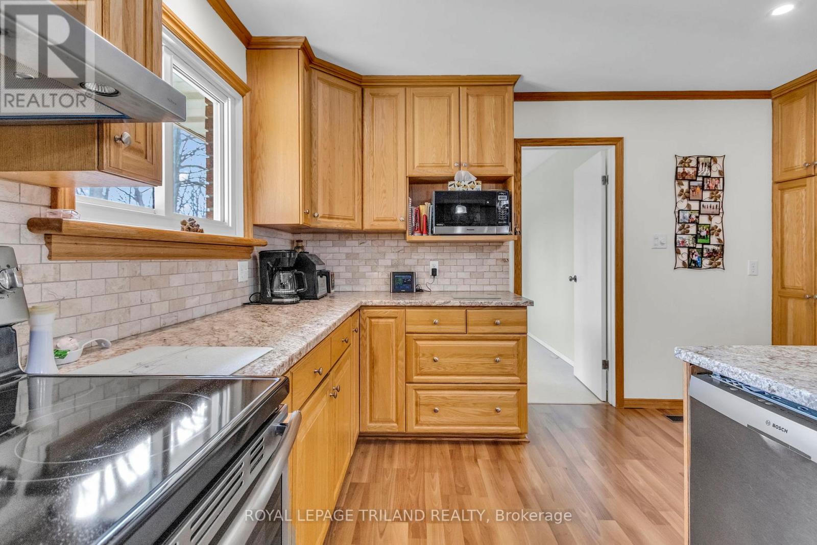 370 Station Street, North Middlesex, Ontario  N0M 2K0 - Photo 14 - X12934662