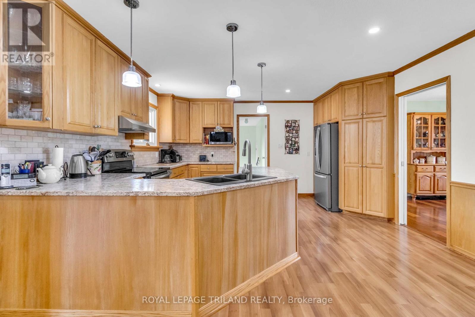 370 Station Street, North Middlesex, Ontario  N0M 2K0 - Photo 16 - X12934662