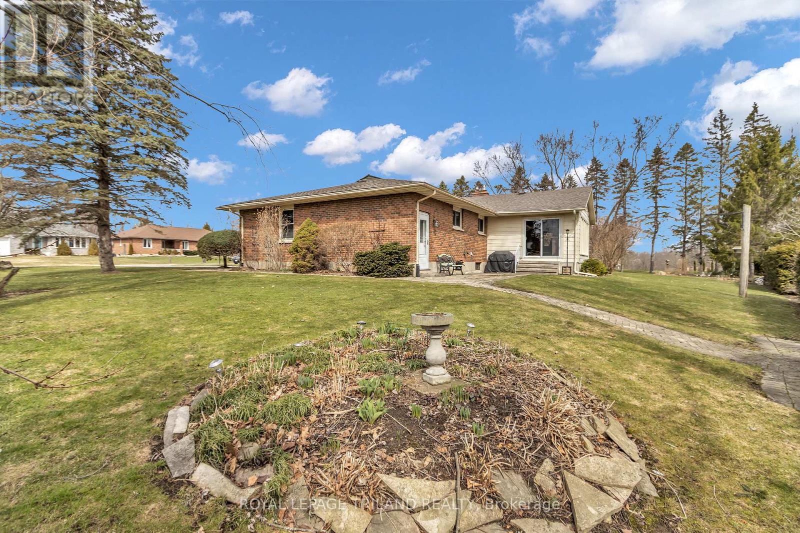 370 Station Street, North Middlesex, Ontario  N0M 2K0 - Photo 43 - X12934662