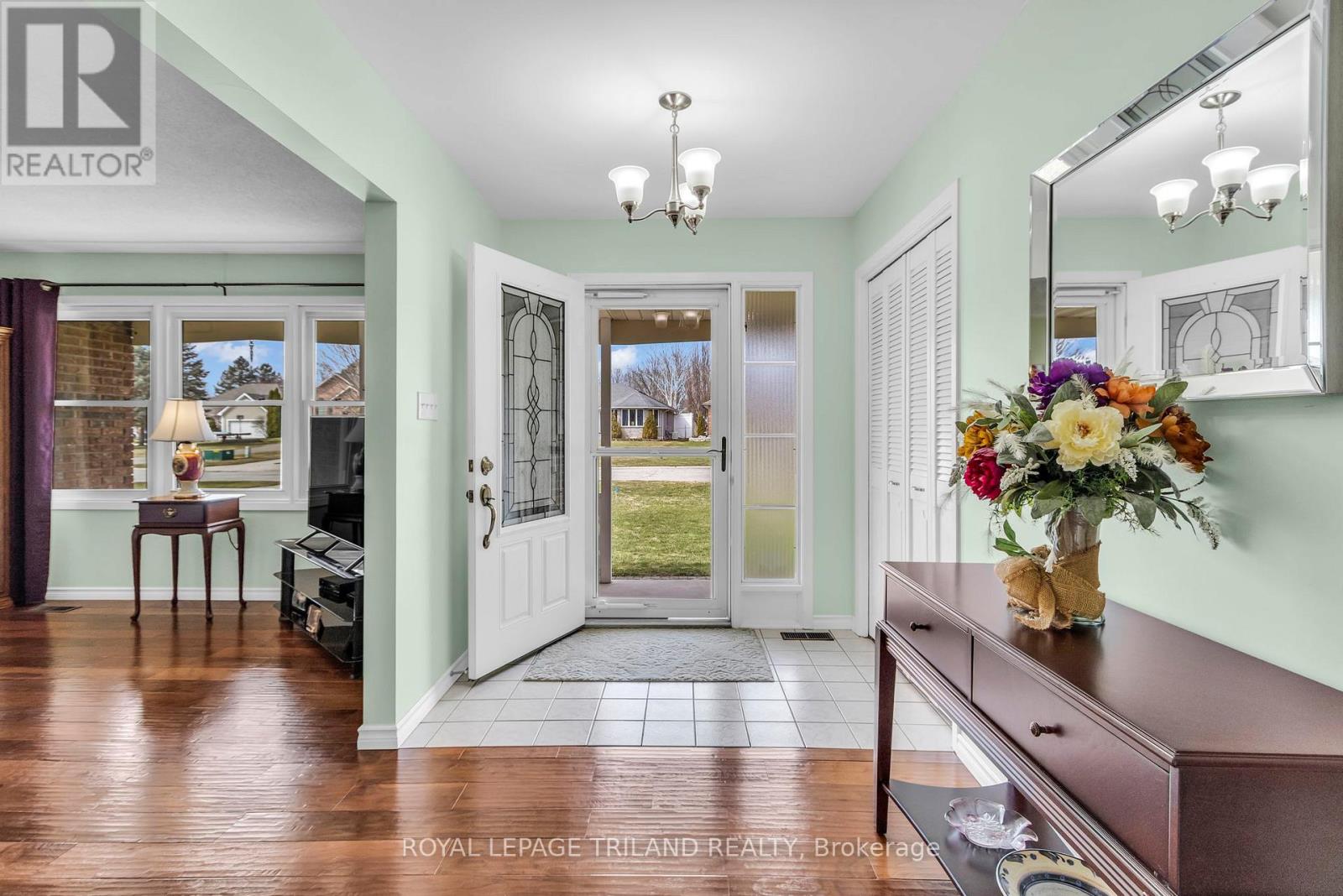 370 Station Street, North Middlesex, Ontario  N0M 2K0 - Photo 7 - X12934662