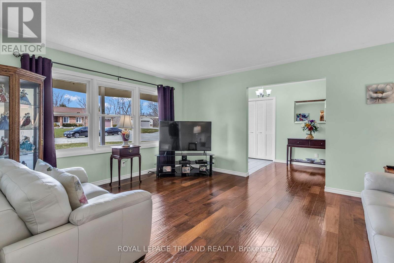 370 Station Street, North Middlesex, Ontario  N0M 2K0 - Photo 9 - X12934662