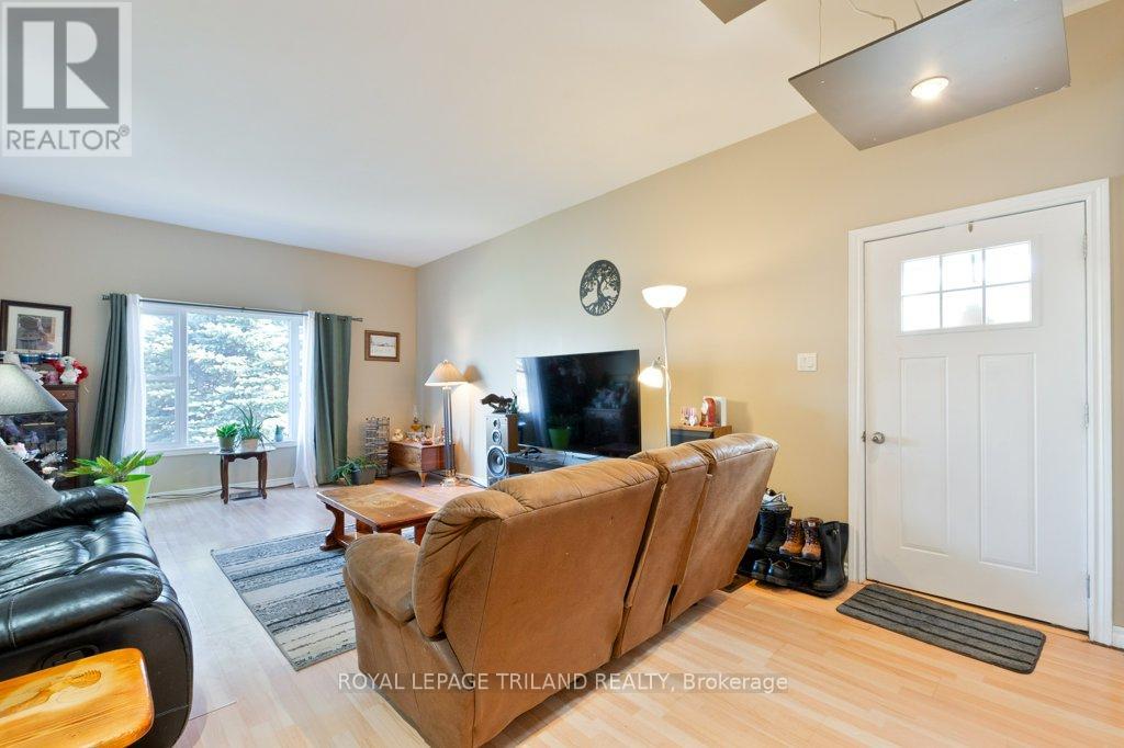 94 Steele Street, St. Thomas, Ontario  N5R 2Y5 - Photo 4 - X12934716