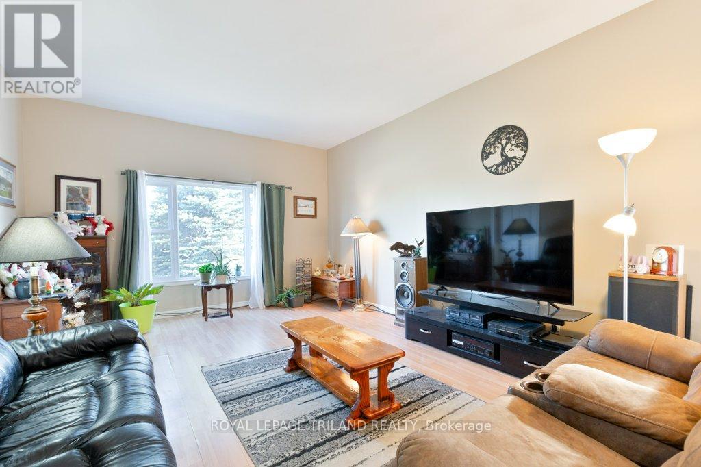 94 Steele Street, St. Thomas, Ontario  N5R 2Y5 - Photo 5 - X12934716