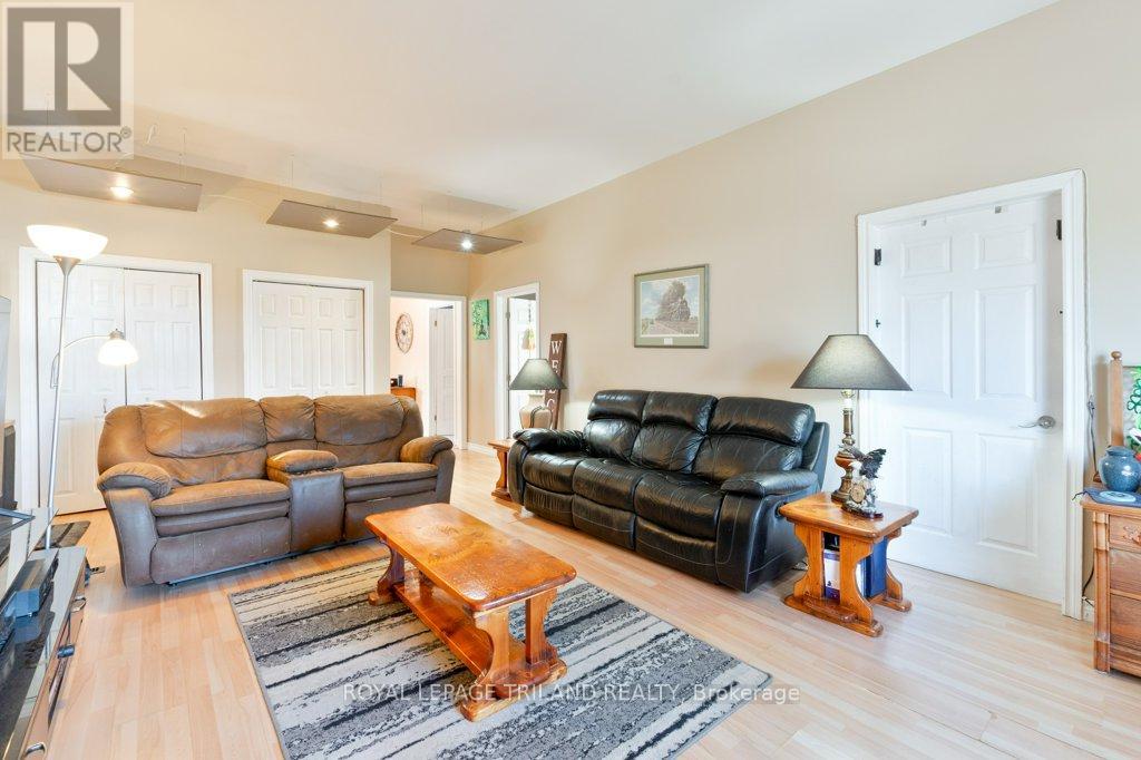 94 Steele Street, St. Thomas, Ontario  N5R 2Y5 - Photo 6 - X12934716