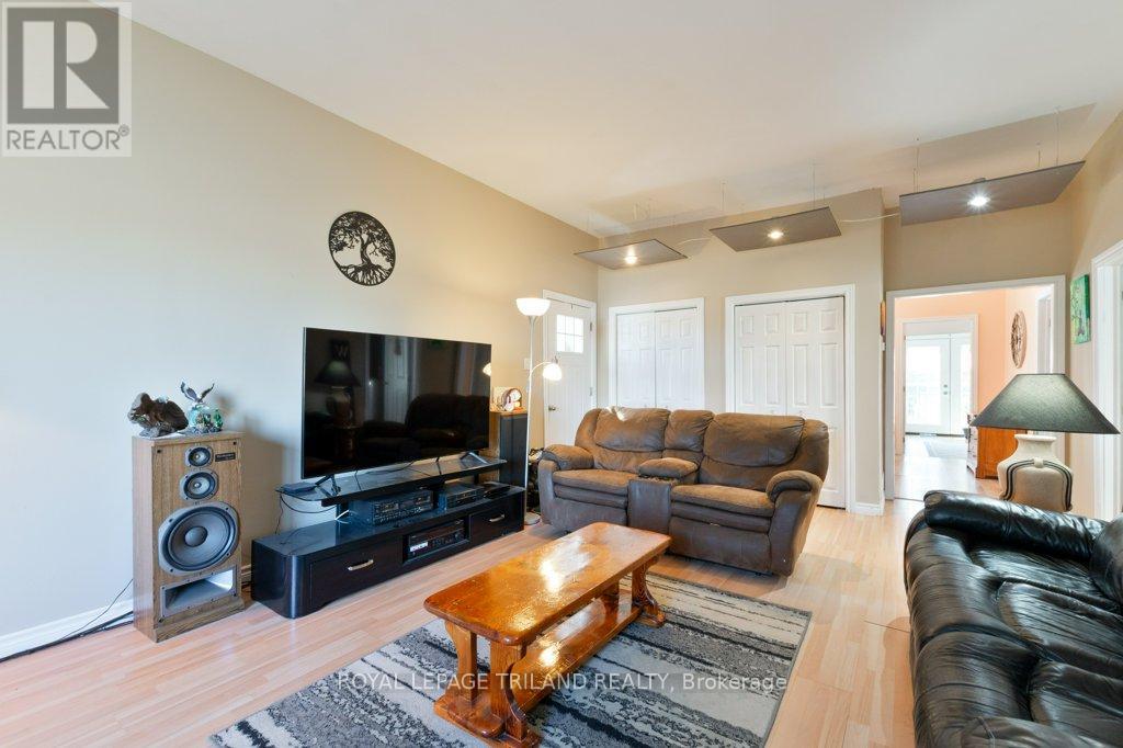 94 Steele Street, St. Thomas, Ontario  N5R 2Y5 - Photo 7 - X12934716