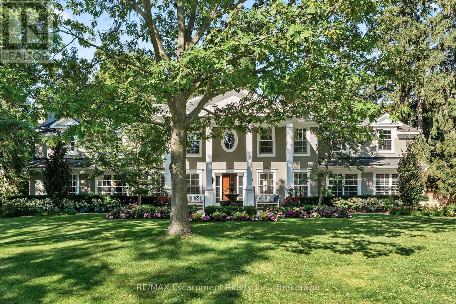 146 Abbey Court, Oakville, Ontario  L6J 4L1 - Photo 3 - W12934694