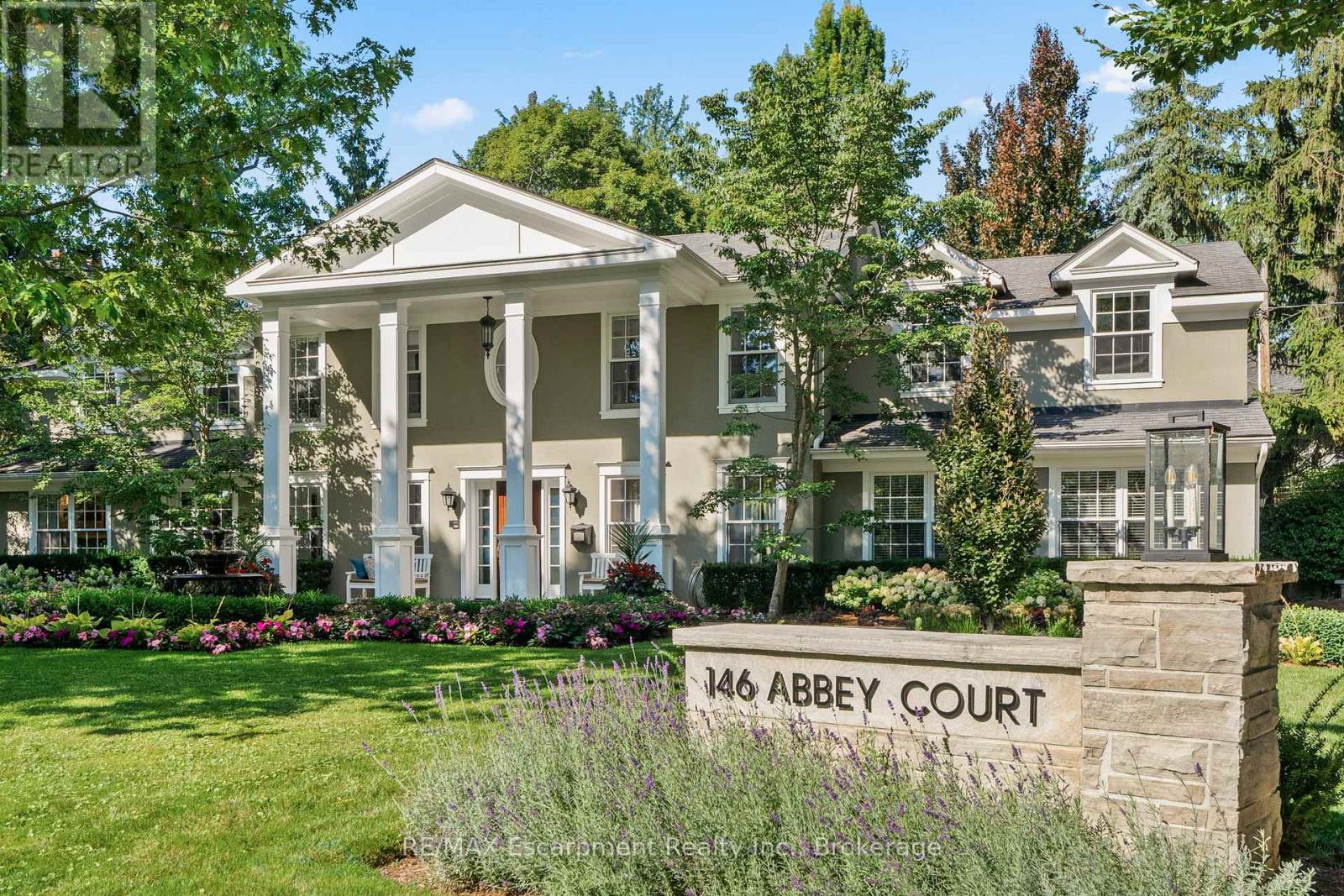 146 Abbey Court, Oakville, Ontario  L6J 4L1 - Photo 4 - W12934694