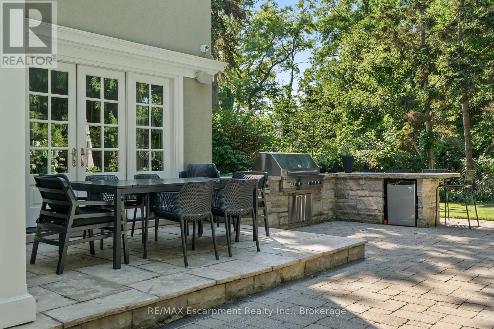 146 Abbey Court, Oakville, Ontario  L6J 4L1 - Photo 8 - W12934694