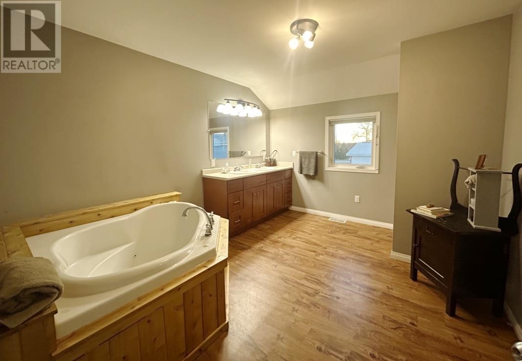 103 Queen Street, Barwick, Ontario  P0W 1A0 - Photo 13 - TB2600568