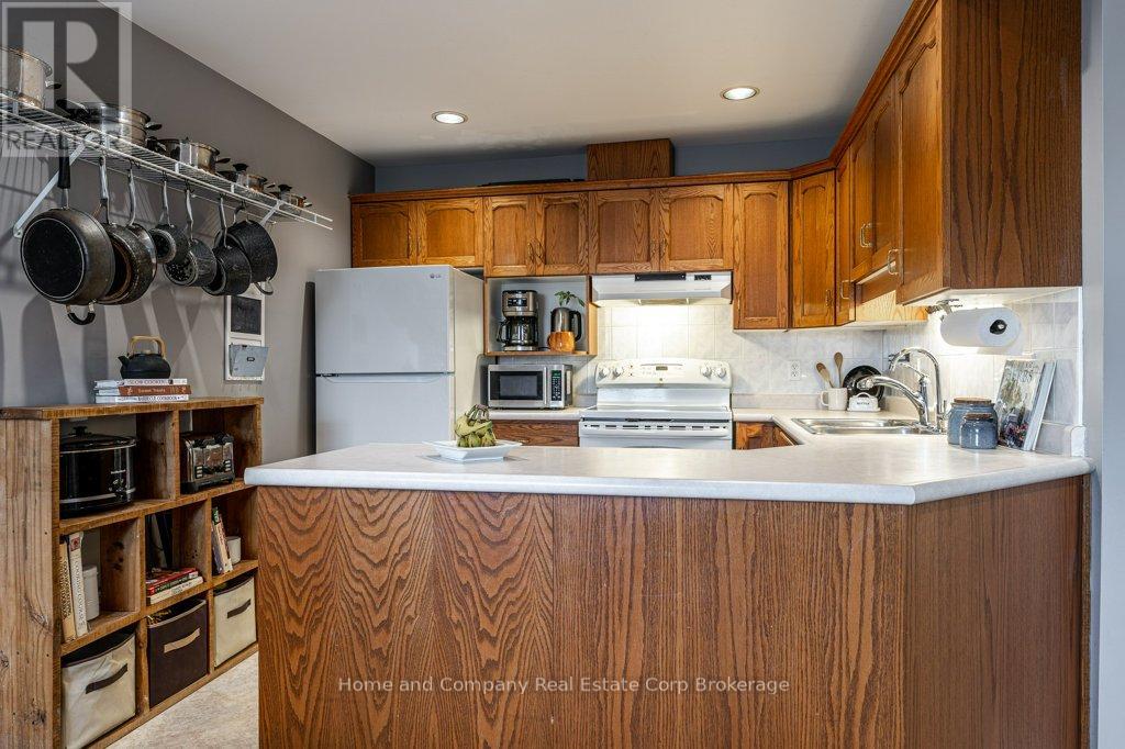 127 Walsh Crescent, Stratford, Ontario  N5A 7X7 - Photo 9 - X12934540