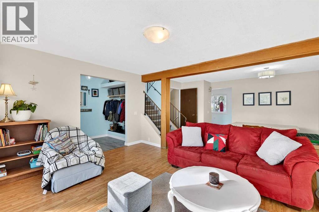 95 Woodglen Grove Sw, Calgary, Alberta  T2W 4J9 - Photo 9 - A2294678