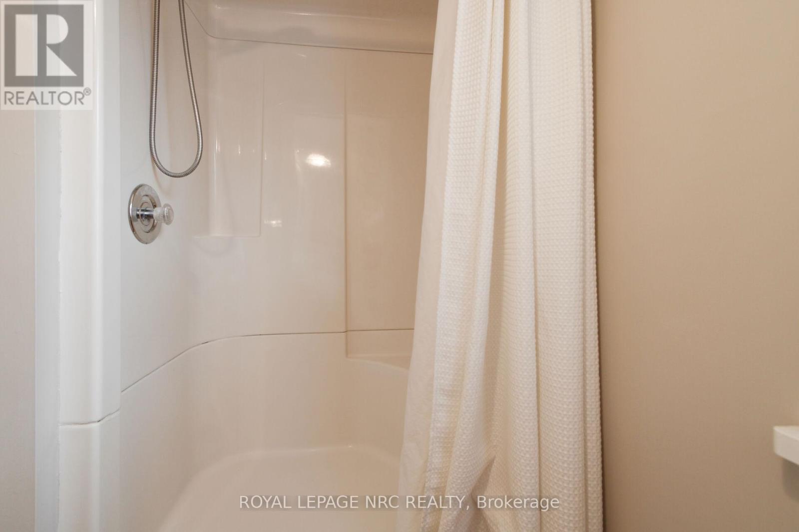 15 South Drive S, St. Catharines, Ontario  L2R 4T9 - Photo 17 - X12934542