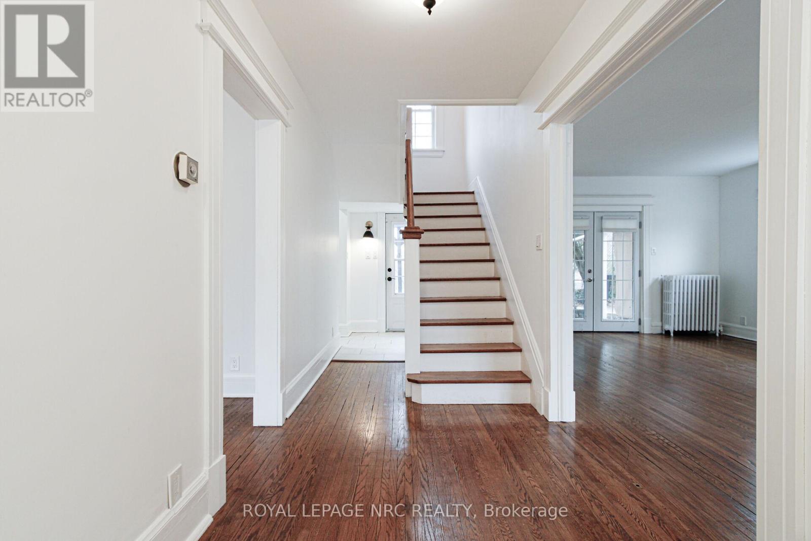 15 South Drive S, St. Catharines, Ontario  L2R 4T9 - Photo 3 - X12934542