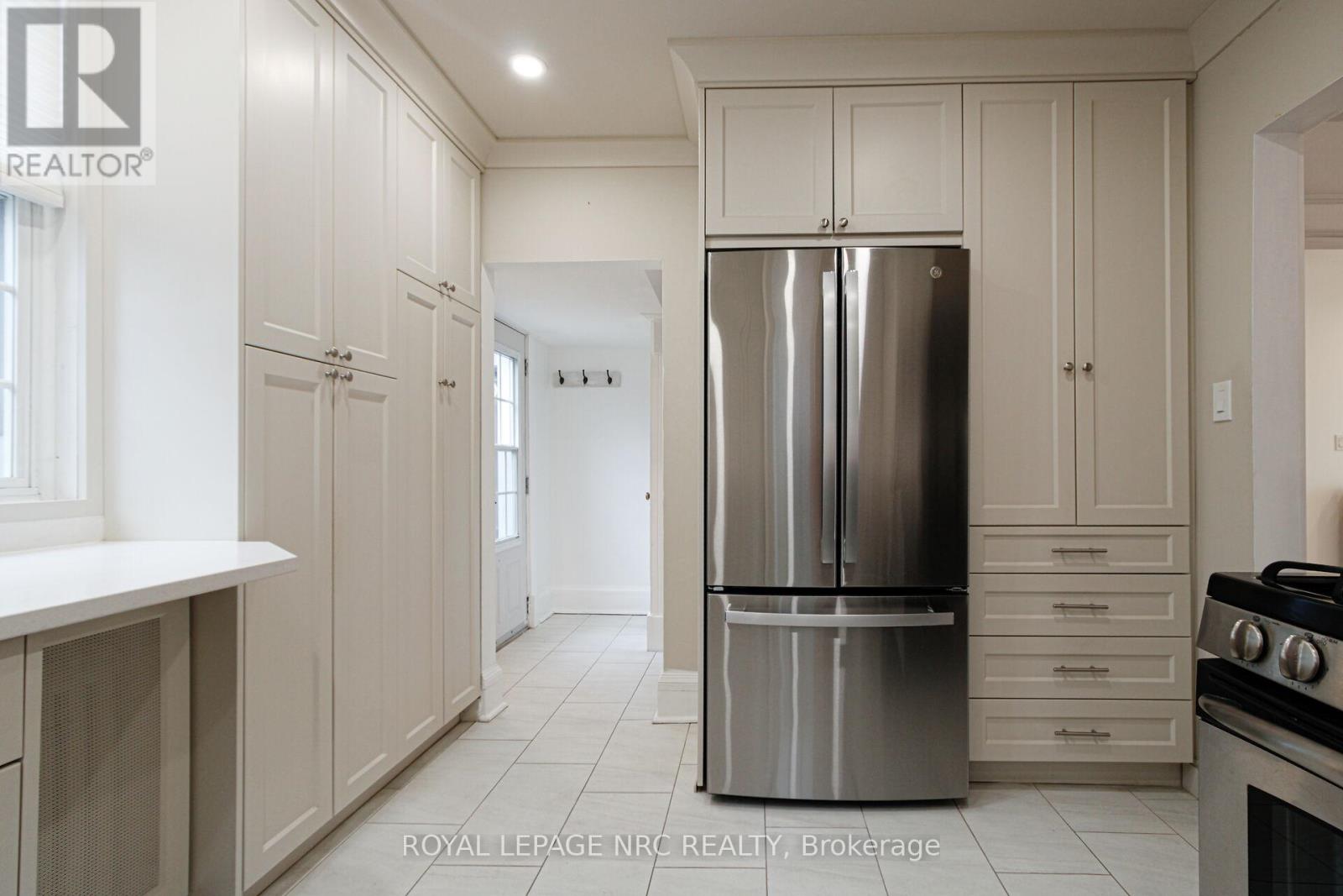 15 South Drive S, St. Catharines, Ontario  L2R 4T9 - Photo 8 - X12934542