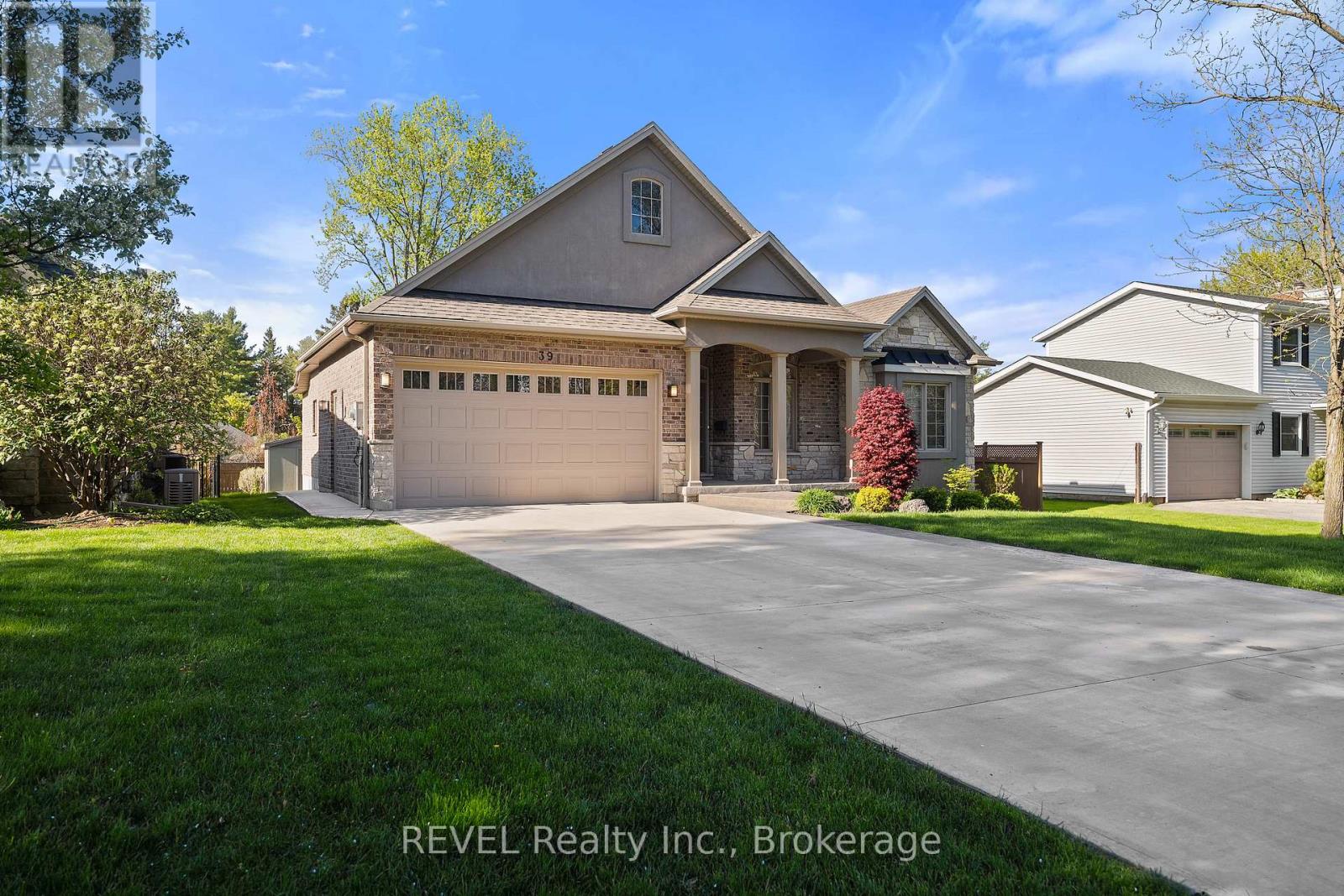 39 Hurricane Road, Pelham, Ontario  L0S 1E3 - Photo 2 - X12934634