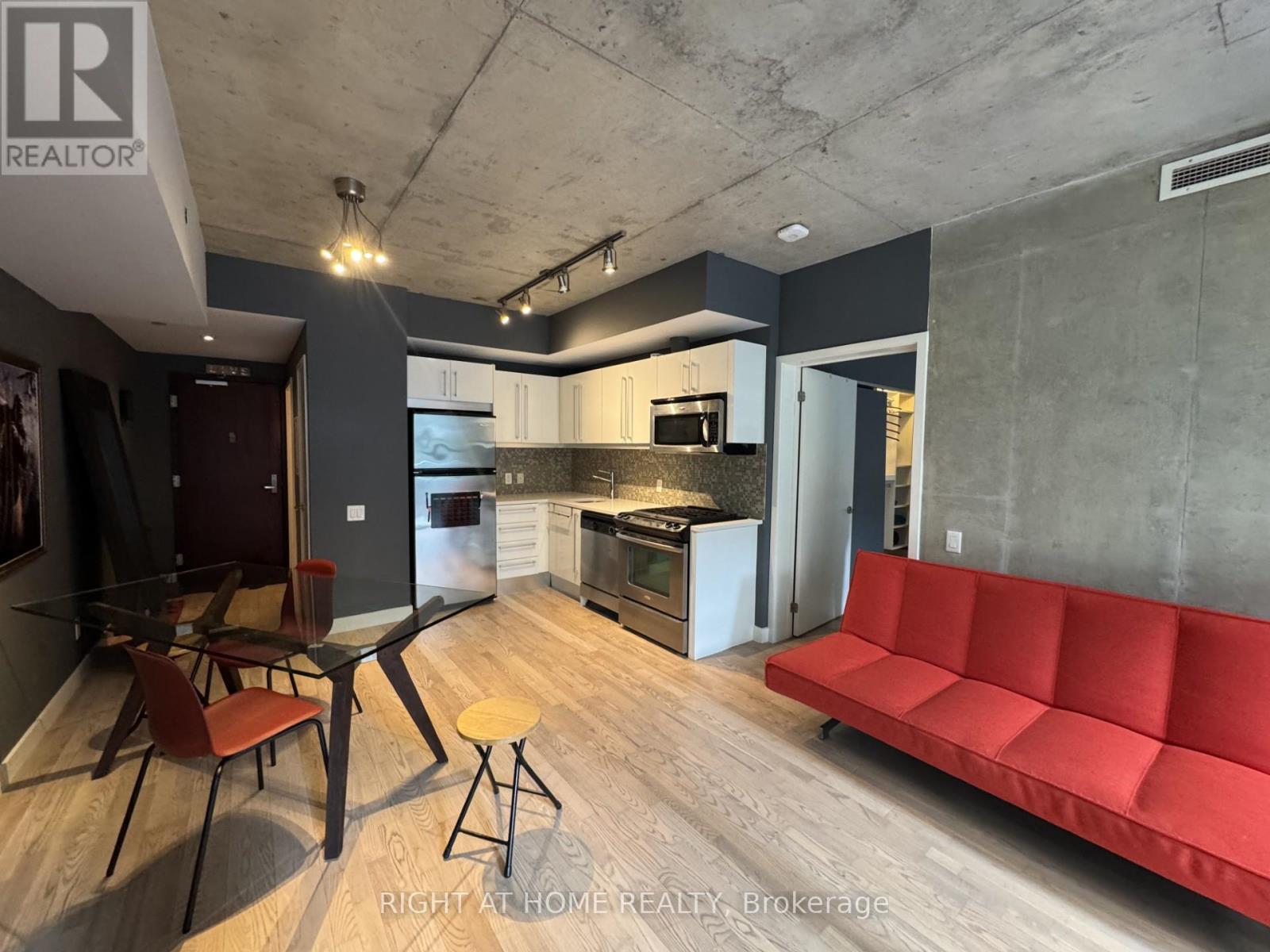 413 - 25 OXLEY STREET, Toronto, Ontario