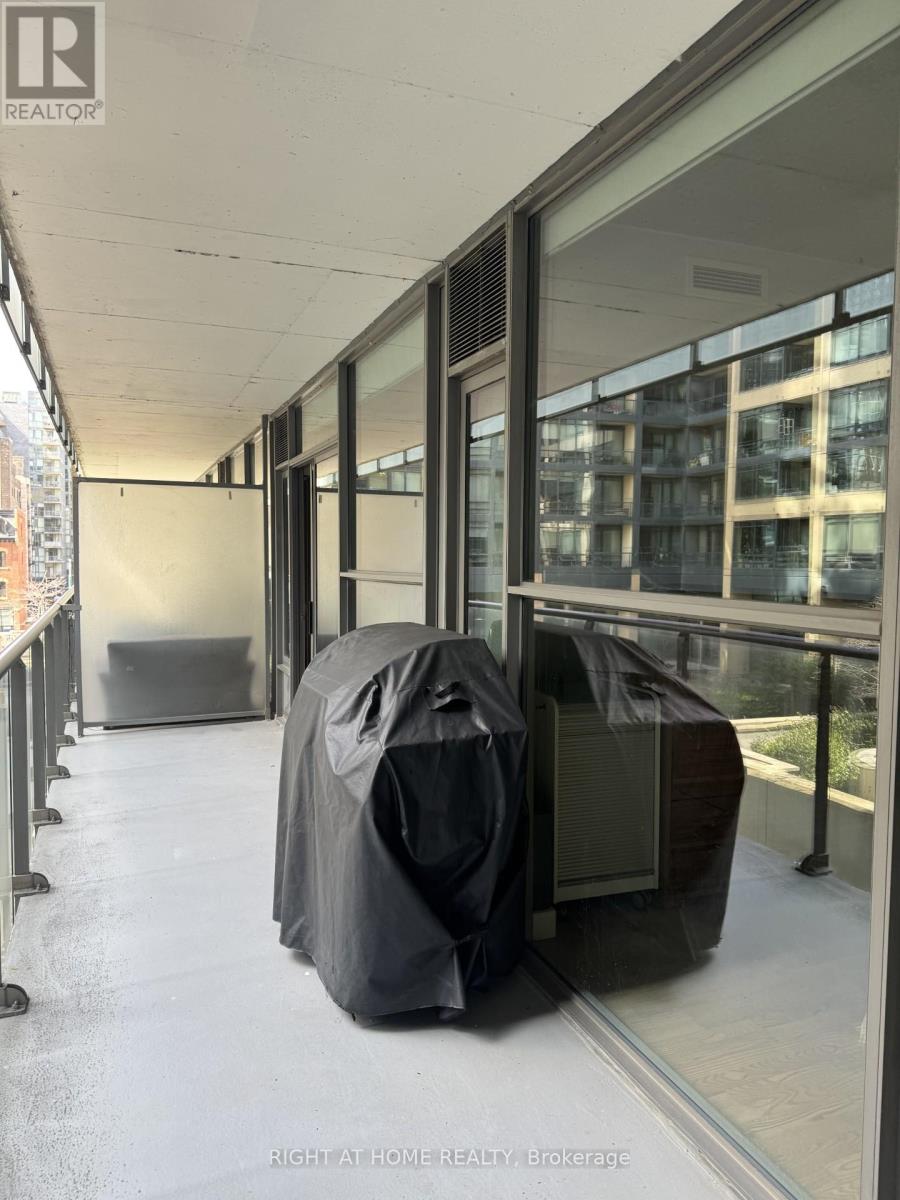 413 - 25 Oxley Street, Toronto, Ontario  M5V 2J5 - Photo 16 - C12934614