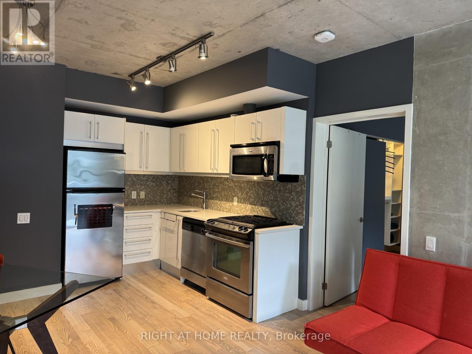 413 - 25 Oxley Street, Toronto, Ontario  M5V 2J5 - Photo 2 - C12934614