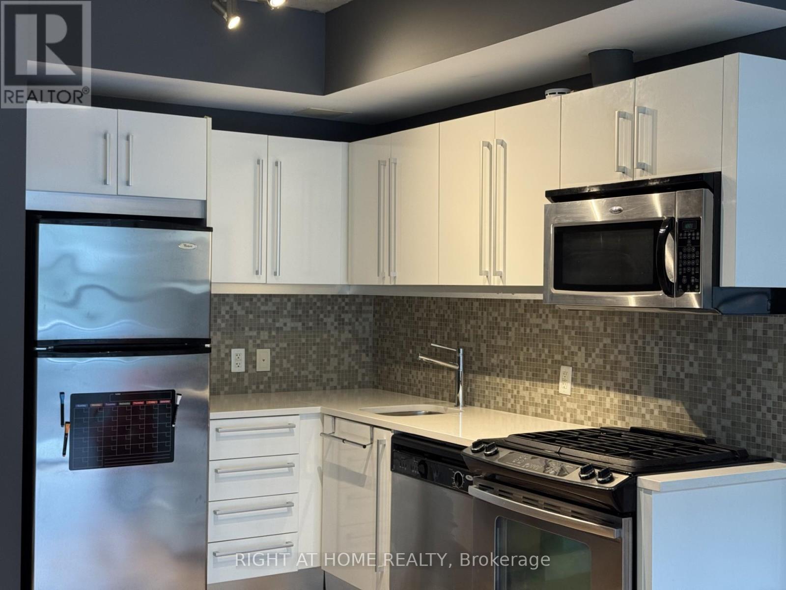 413 - 25 Oxley Street, Toronto, Ontario  M5V 2J5 - Photo 3 - C12934614