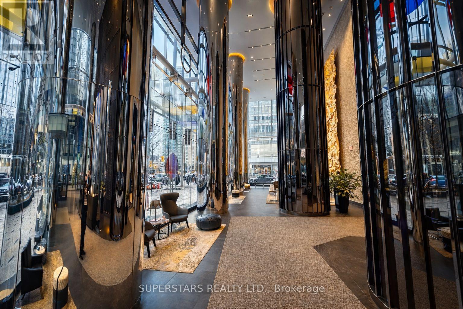 4208 - 10 York Street, Toronto, Ontario  M5J 0E1 - Photo 2 - C12934664