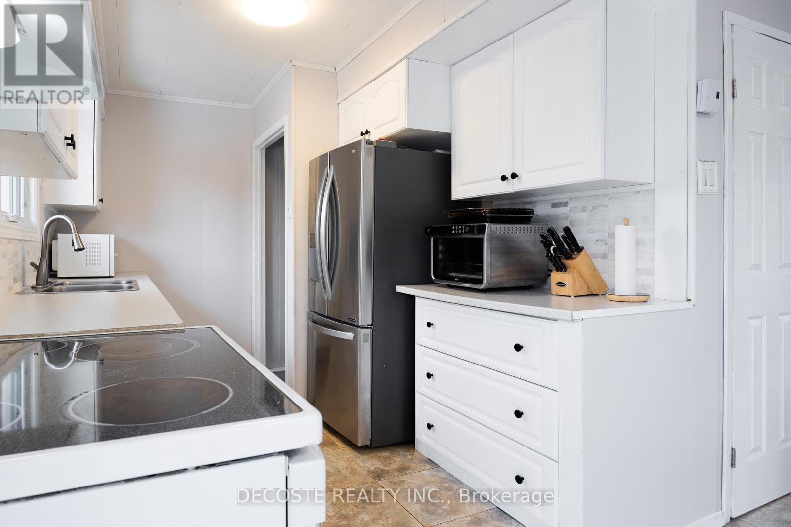 4213 Lancaster Street, South Glengarry, Ontario  K0C 1L0 - Photo 10 - X12934704