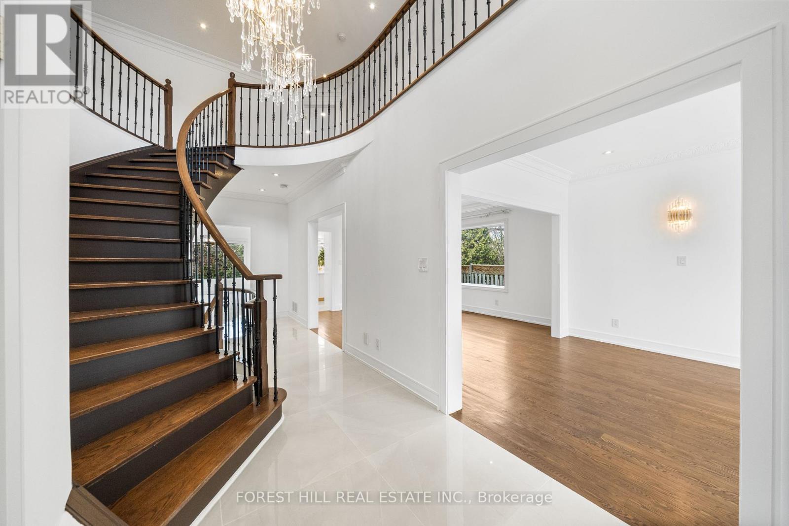 12 Fisico Court, Richmond Hill, Ontario  L4B 3Z2 - Photo 4 - N12934558