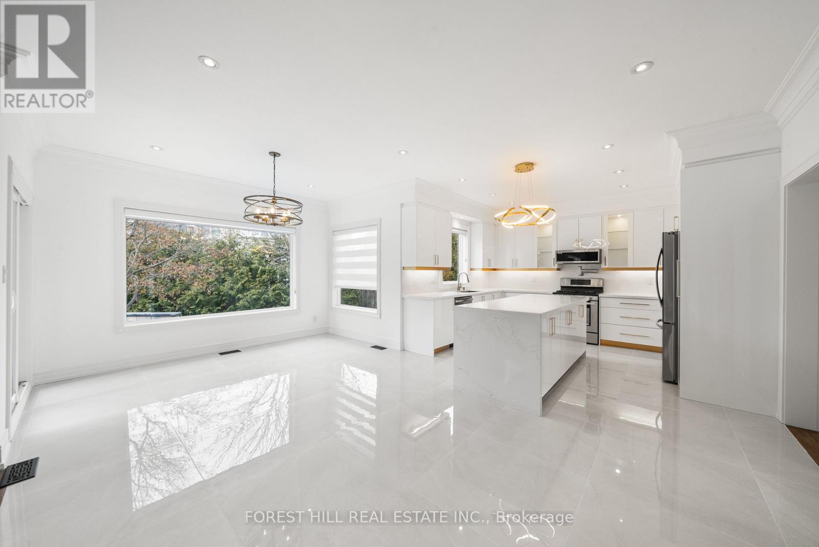 12 Fisico Court, Richmond Hill, Ontario  L4B 3Z2 - Photo 9 - N12934558